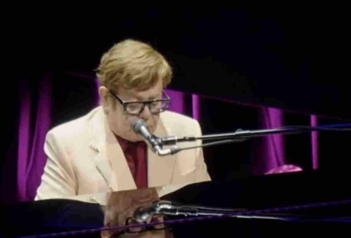 Elton John e l'annuncio choc