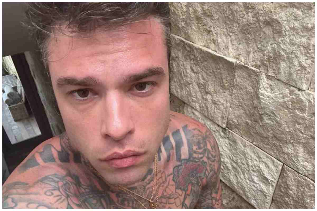 Fedez la foto con la flebo preoccupa